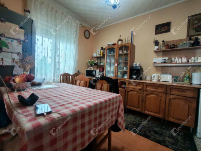 Eladó téglalakás, Nagykanizsán 38 M Ft, 3 szobás