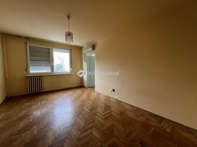 Eladó panellakás, Budapesten, XV. kerületben, Zsókavár utcában
