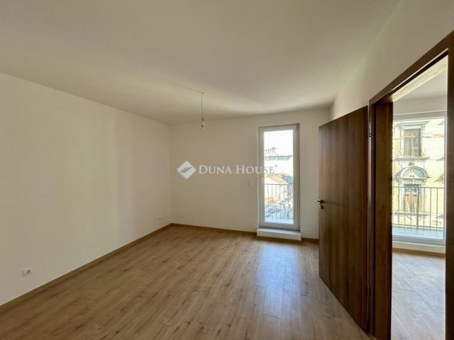Eladó téglalakás, Budapesten, VIII. kerületben 89.99 M Ft