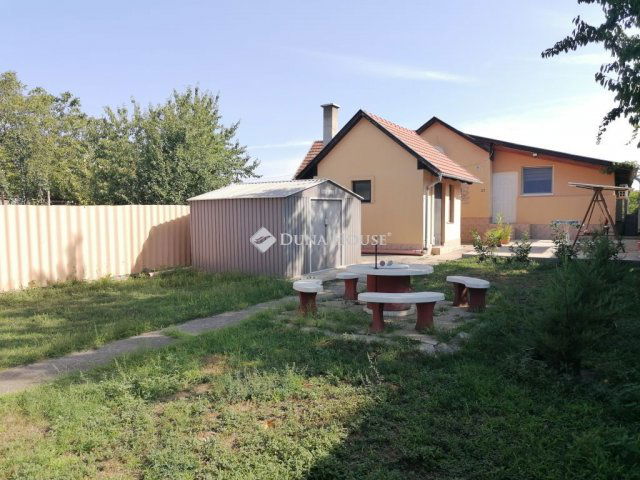 Eladó családi ház, Kulcson 36.5 M Ft, 1+3 szobás