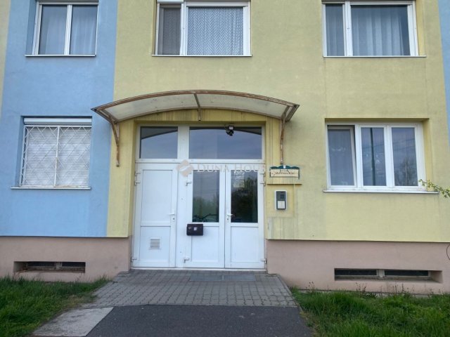 Eladó téglalakás, Százhalombattán 59.4 M Ft, 2 szobás