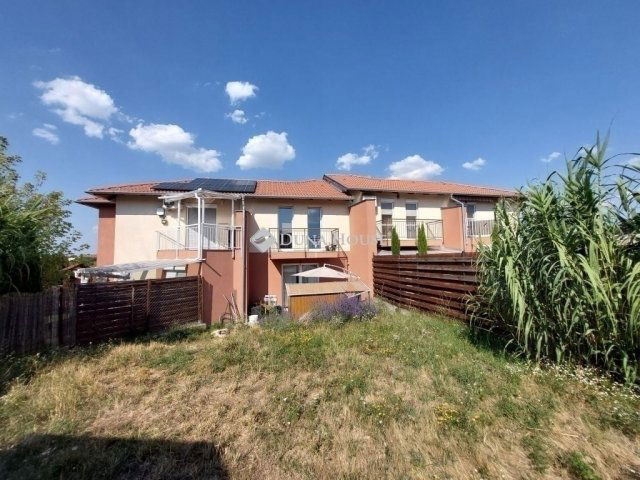 Eladó sorház, Pécelen 93 M Ft, 1+4 szobás / költözzbe.hu