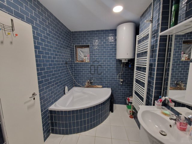 Eladó családi ház, Neszmélyen 35.5 M Ft, 2 szobás