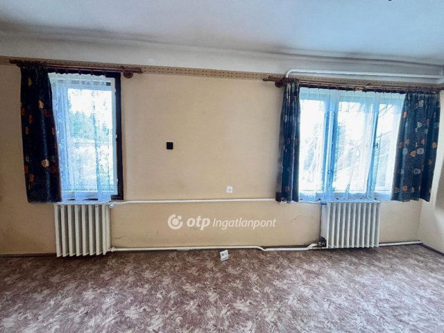 Eladó téglalakás, Pápakovácsin 36.5 M Ft, 4 szobás