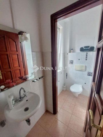 Eladó családi ház, Szentendrén 228 M Ft, 6 szobás