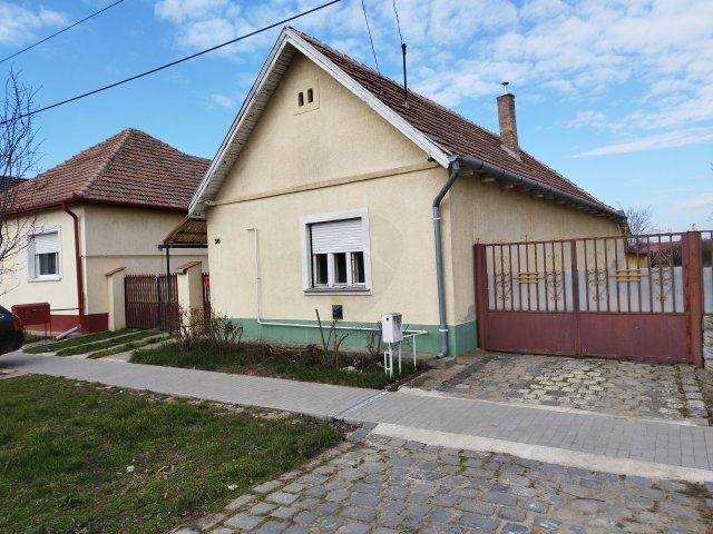 Eladó családi ház, Kartalon 40 M Ft, 3 szobás