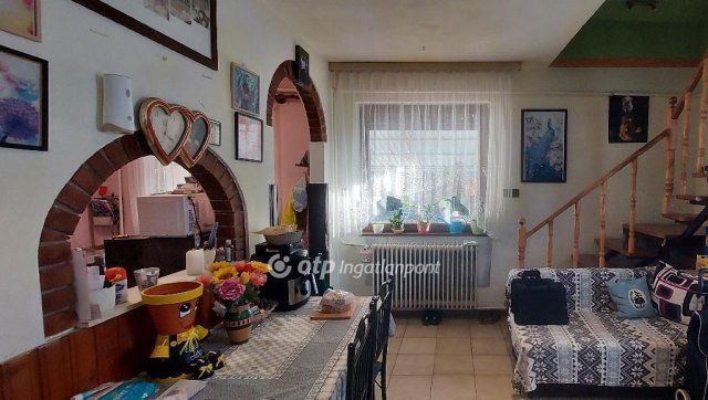 Eladó családi ház, Pannonhalmán 65 M Ft, 4 szobás