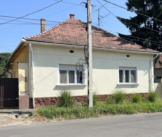 Eladó családi ház, Szekszárdon 50 M Ft, 5 szobás