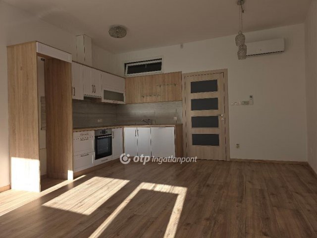 Eladó téglalakás, Pápán 45.49 M Ft, 2 szobás