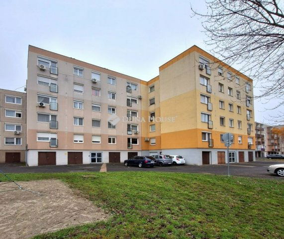 Eladó panellakás, Győrött 47.9 M Ft, 2 szobás