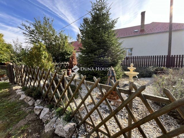 Eladó családi ház, Bakonyszentkirályon 62.9 M Ft, 4 szobás