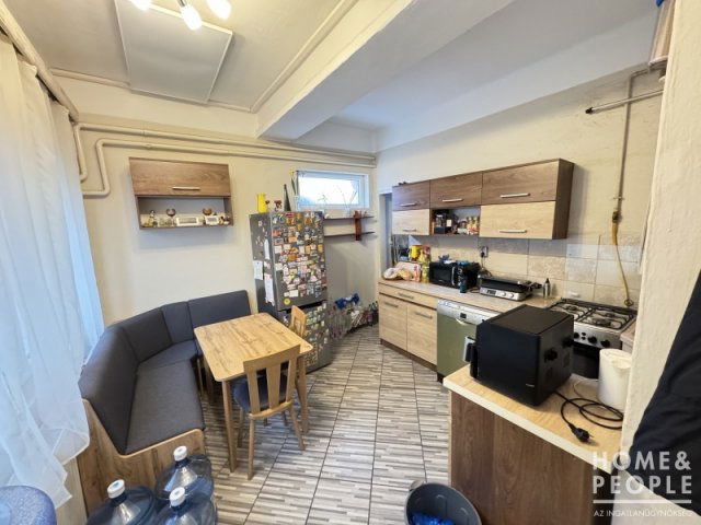 Eladó családi ház, Szegeden 99 M Ft, 4 szobás