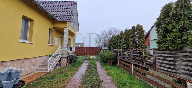 Eladó családi ház, Vecsésen 124.9 M Ft, 4 szobás