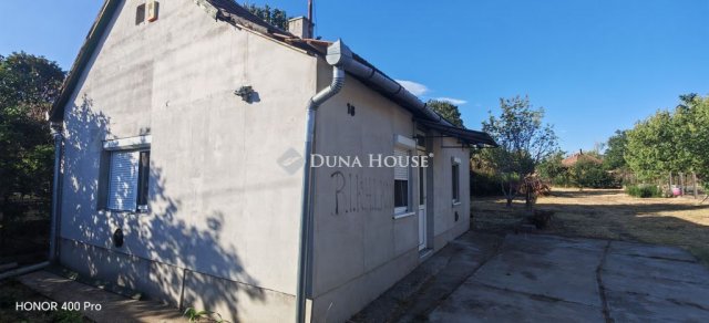 Eladó családi ház, Ercsiben 26.99 M Ft, 2 szobás