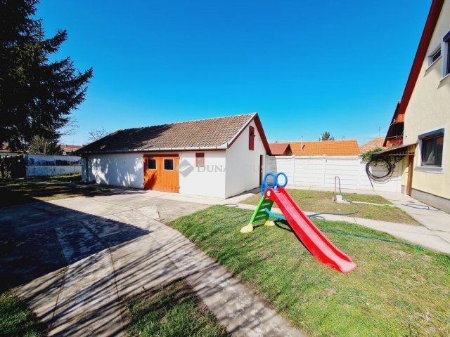 Eladó családi ház, Békéscsabán 59.9 M Ft, 4 szobás