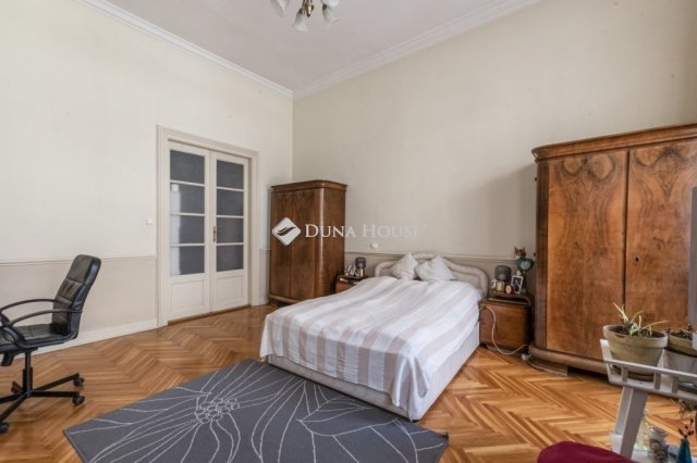 Eladó téglalakás, Budapesten, VI. kerületben 99.8 M Ft, 3 szobás