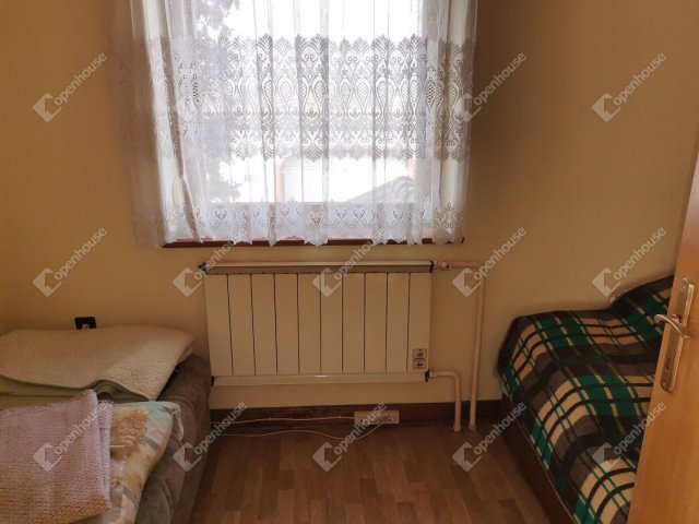 Eladó családi ház, Komáromban 52 M Ft, 5 szobás