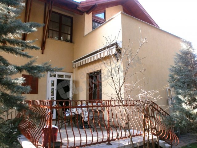 Kiadó családi ház, albérlet, XVIII. kerületben, Hargita téren
