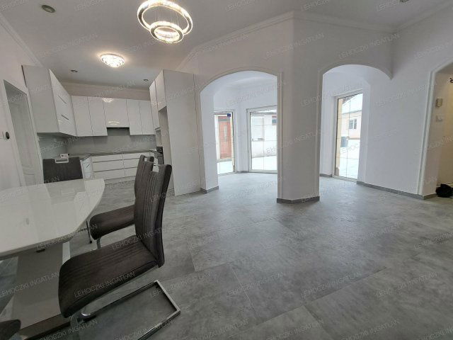 Eladó családi ház, Nyíregyházán 85 M Ft, 4 szobás