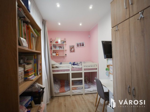 Eladó családi ház, Győrött 96.5 M Ft, 6 szobás