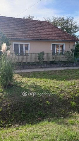 Eladó családi ház, Nagybajomban 22.5 M Ft, 4 szobás