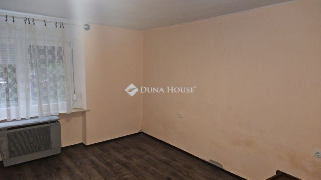 Eladó családi ház, Lajoskomáromban 22 M Ft, 2 szobás