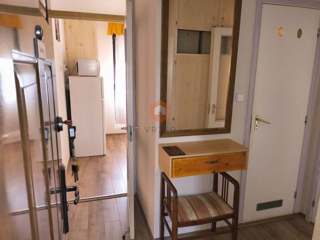 Kiadó panellakás, albérlet, Pécsett 150 E Ft / hó, 2 szobás