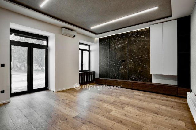 Eladó téglalakás, Pécsett 79.9 M Ft, 2 szobás