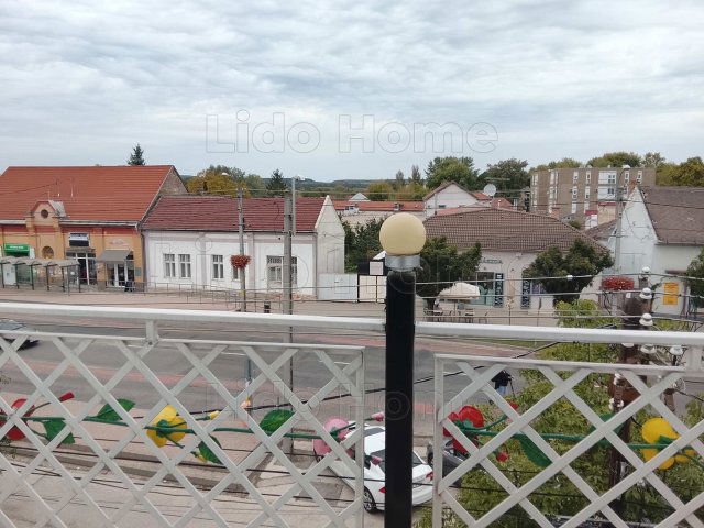 Eladó családi ház, Bicskén 150 M Ft, 7 szobás