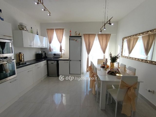 Eladó családi ház, Ercsiben 54.9 M Ft, 3 szobás