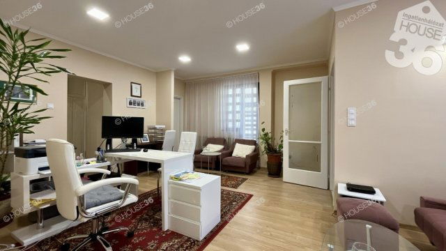 Eladó téglalakás, Kecskeméten 70 M Ft, 4 szobás