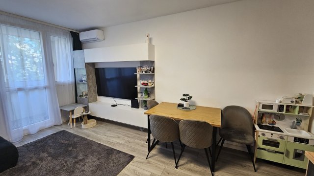 Eladó panellakás, Komlón, Cserma utcában 32.9 M Ft, 2+2 szobás