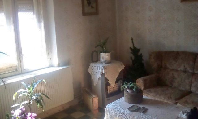 Eladó családi ház, Domaházán 4 M Ft, 2 szobás