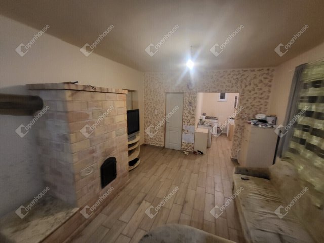 Eladó családi ház, Süttőn 29.9 M Ft, 2 szobás