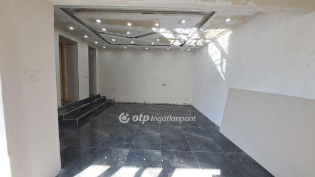 Eladó családi ház, Cegléden 34 M Ft, 2+2 szobás