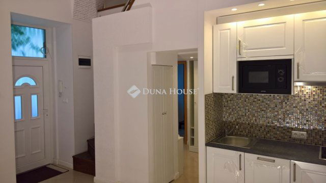 Eladó téglalakás, Budapesten, VI. kerületben 63.5 M Ft