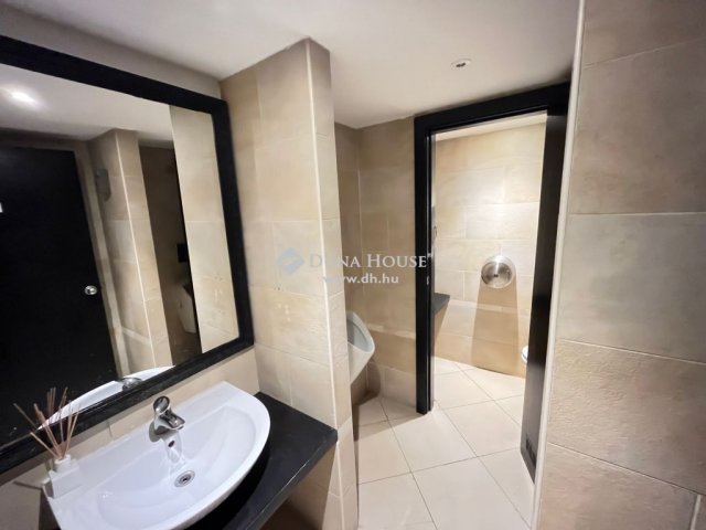 Eladó üzlethelyiség, Budapesten, V. kerületben 399 M Ft