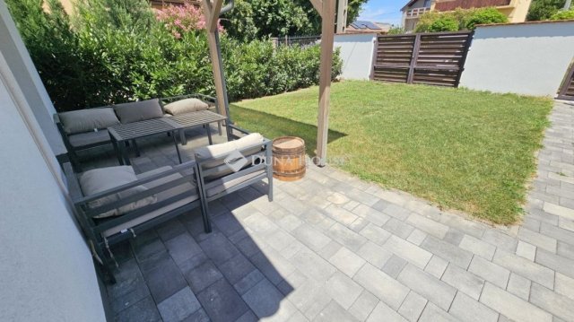 Eladó ikerház, Vecsésen 99.99 M Ft, 3 szobás