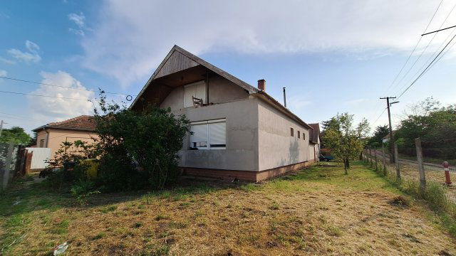 Eladó családi ház, Orosházán 38 M Ft, 5 szobás