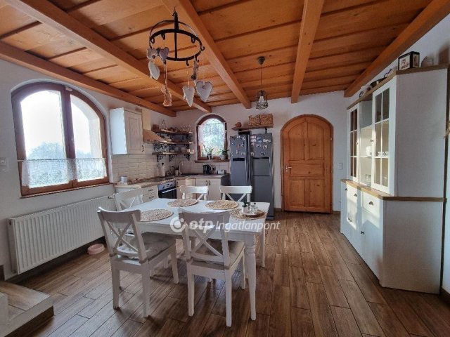 Eladó családi ház, Bakonyjákón 97.5 M Ft, 2+3 szobás