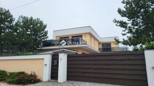 Eladó családi ház, Érden 370 M Ft, 4 szobás