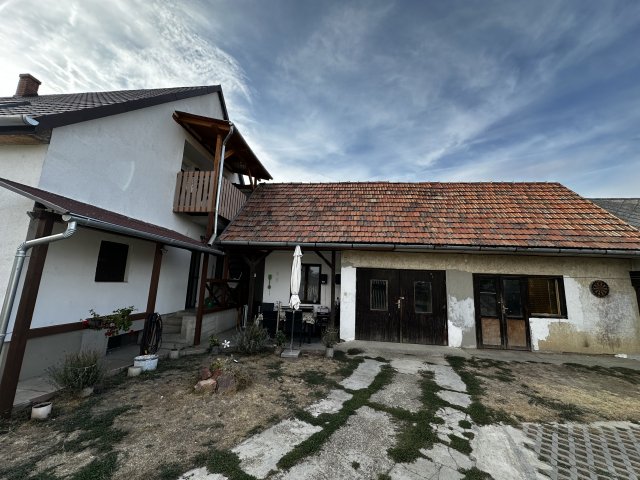 Eladó családi ház, Ságváron 89.5 M Ft, 7+1 szobás