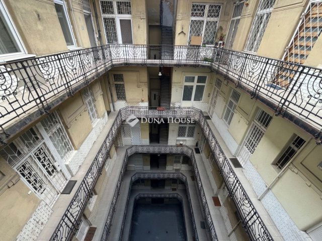 Eladó téglalakás, Budapesten, V. kerületben 129 M Ft, 2 szobás