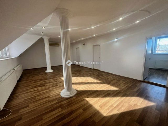 Kiadó családi ház, albérlet, Kecskeméten 400 E Ft / hó