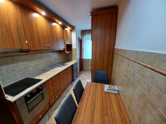 Kiadó téglalakás, albérlet, Győrött, Árpád úton, 3 szobás