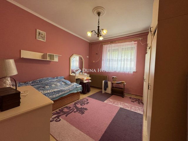 Eladó családi ház, Várdombon 32.8 M Ft, 2 szobás