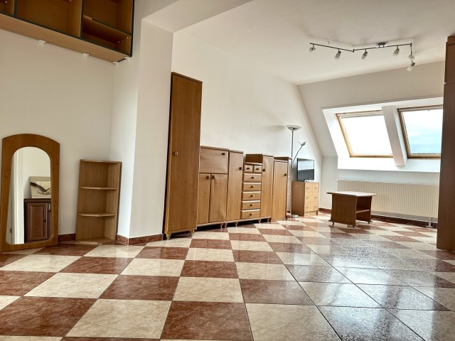 Eladó téglalakás, Győrött 87.5 M Ft, 5 szobás