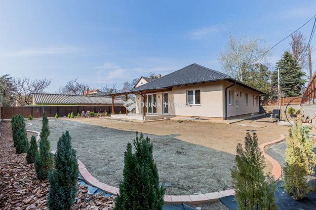 Eladó családi ház, Budapesten, XVI. kerületben, Kolozs utcában