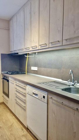 Eladó téglalakás, Cegléden 44.9 M Ft, 2+1 szobás