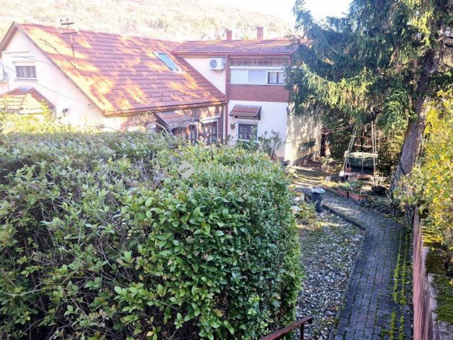 Eladó családi ház, Alsóörsön 119.9 M Ft, 4 szobás